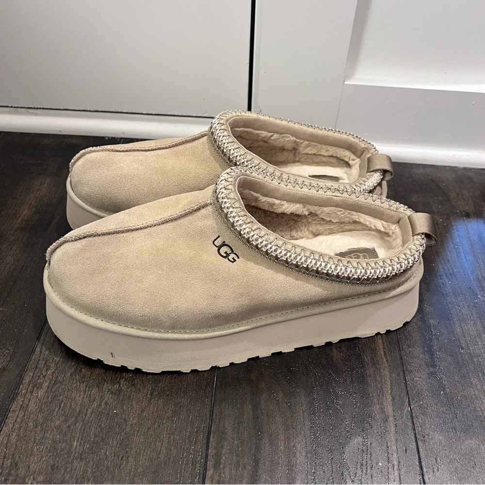 UGG Tazz Platform Slipper in Mustard Seed
